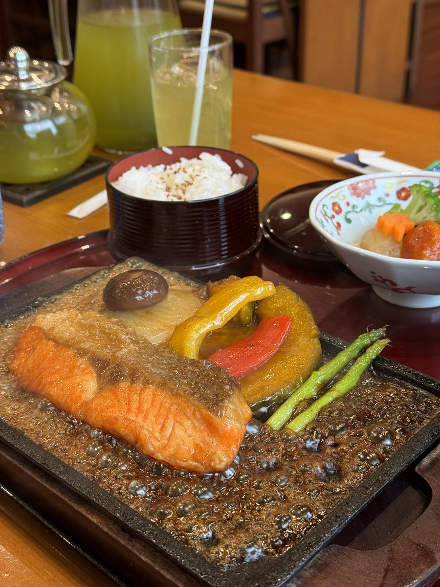 EatWithWon's tweet photo. คิดอะไรไม่ออกไป AOI ไม่ผิดหวัง วันเกิดจบที่ร้านนี้3ปีติด อร่อยทุกอย่าง พนง.บริการดี ราคาสมเหตุสมผล ช่วงนี้มีปูนิ่ม จัดสลัดมา ป๊าบอกอร่อยยันน้ำสลัด โซบะของโปรดหอมเส้น ค.น่ารักของพนงคือเปลี่ยนของหวานให้ หลานกินชาเขียวไม่ได้ อิ่มท้องดีกับ❤️
#EatWithWon #อร่อยบอกต่อ @Kin24hrs @aroii https://t.co/Qj4QORQYvv