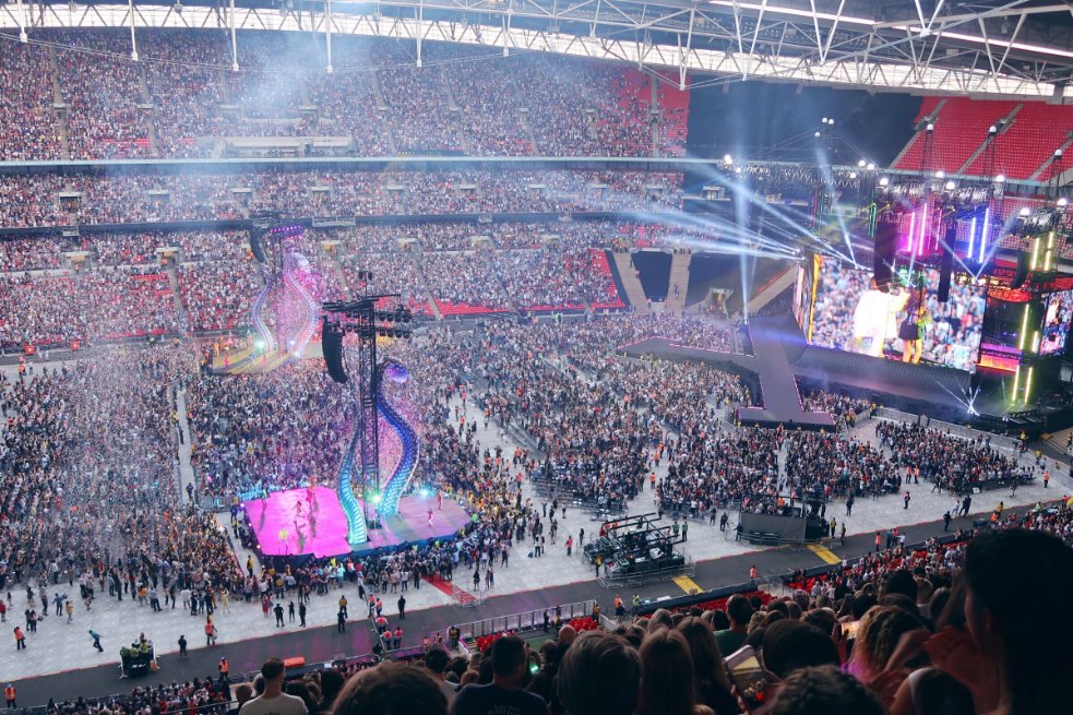 Taylor Swift at Wembley Stadium, London, United Kingdom
-----
Buy Tickets 🎟️

(AUG 19 2024) ▷prf.hn/l/XZBvW4P
(AUG 20 2024) ▷prf.hn/l/de44nxq
----
#TaylorSwiftErasTourTickets #ErasTourtickets #WembleyTSTheErasTour #TSTheErasTourLondon