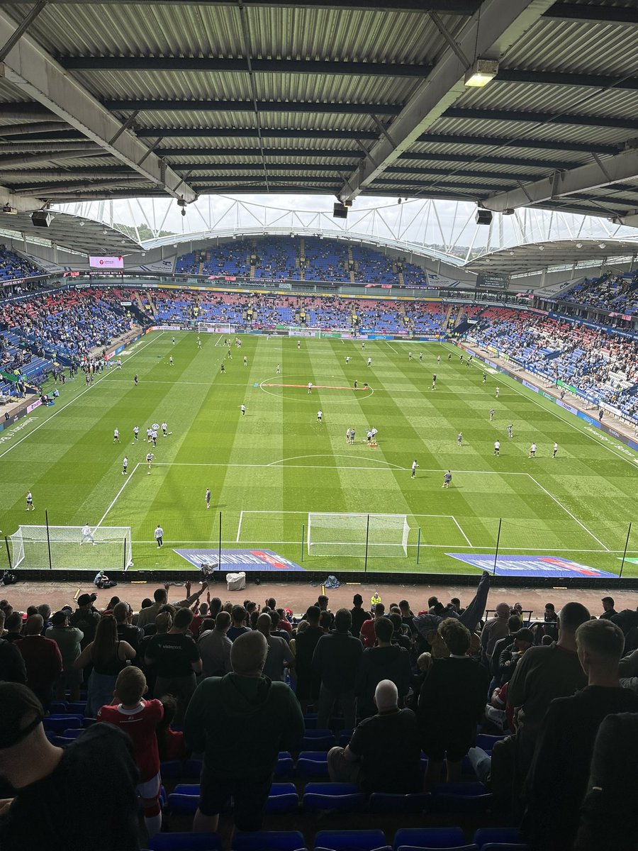 Com’n the town <a href="/Wrexham_AFC/">Wrexham AFC</a>
