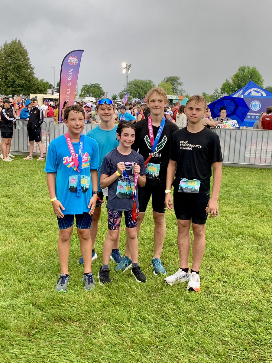 Pouring rain didn’t keep these boys down at the CLE triathlon this morning 💪🏻