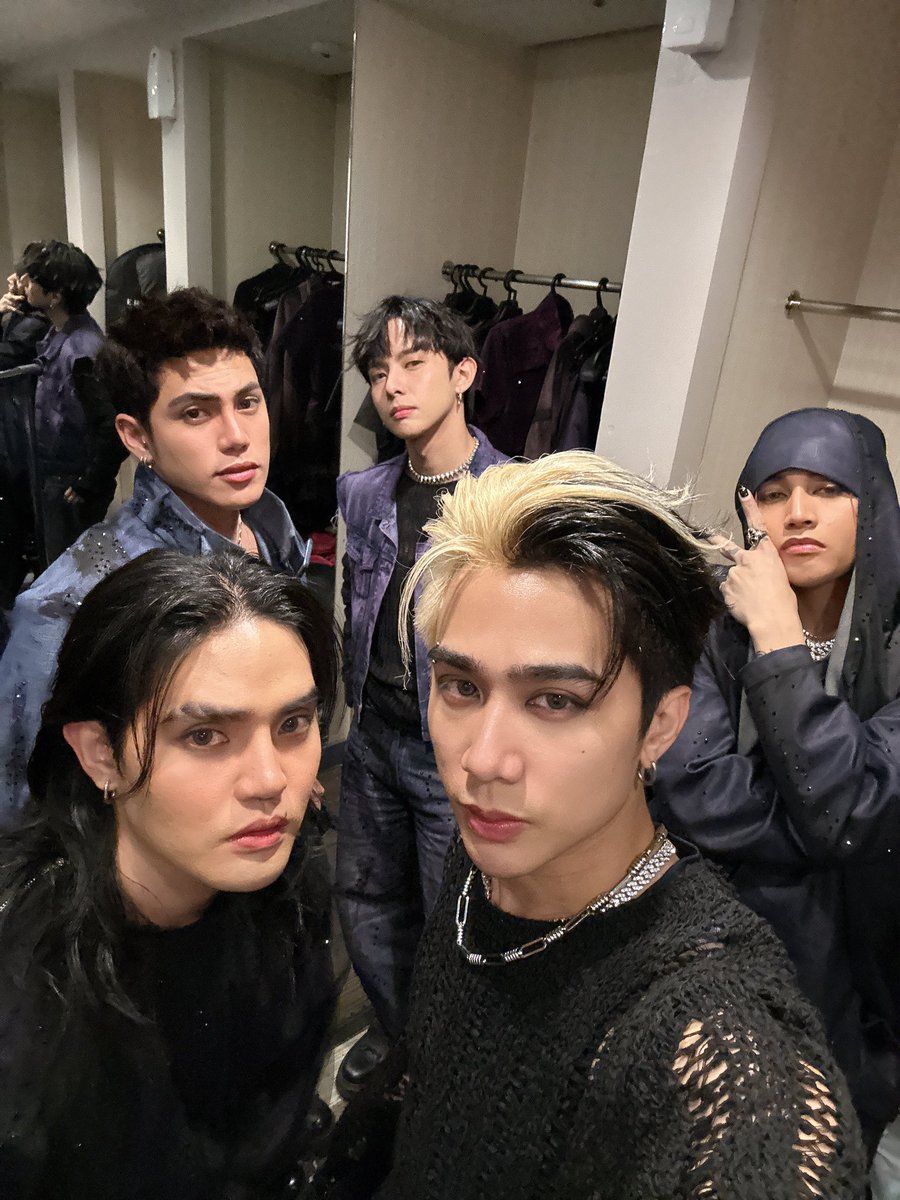 SB19Official's tweet photo. Few moments left before we hit the stage tonight! See you soon, A'TIN! Let's make it unforgettable!

PPOP POWER WITH SB19 
#SB19onWatsonsPlaylist
#SB19 #PPOPPowerConcert 
#WatsonsClub #WatsonsPH https://t.co/VwGsFKzfw2