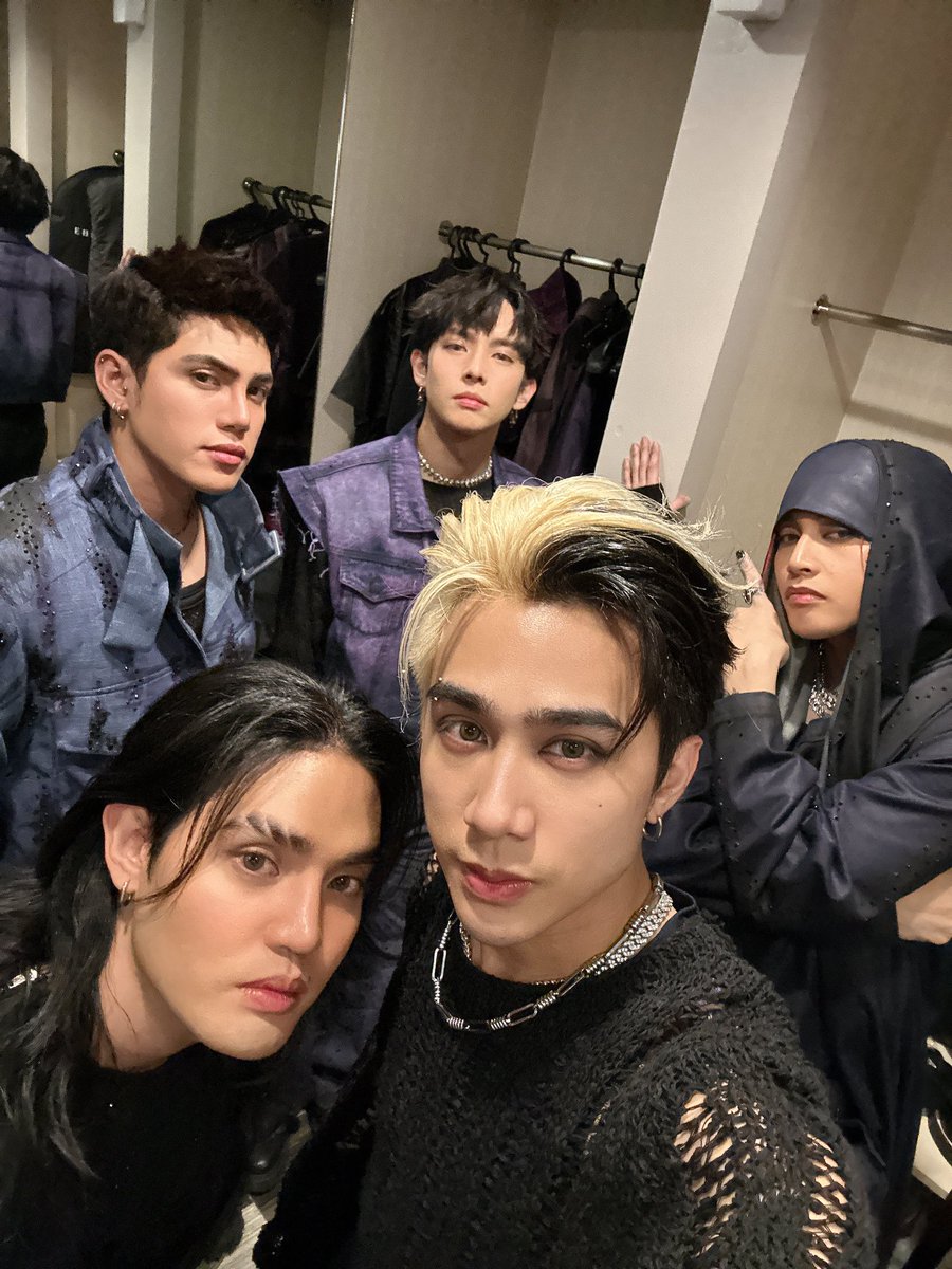 SB19Official's tweet photo. Few moments left before we hit the stage tonight! See you soon, A'TIN! Let's make it unforgettable!

PPOP POWER WITH SB19 
#SB19onWatsonsPlaylist
#SB19 #PPOPPowerConcert 
#WatsonsClub #WatsonsPH https://t.co/VwGsFKzfw2