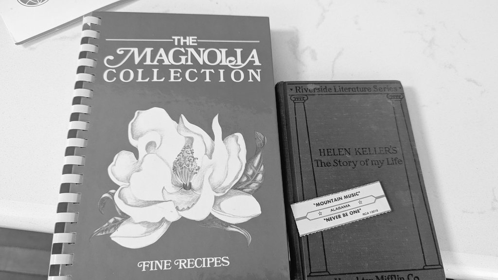 ShaunaIsHistory's tweet image. Mail arrive of #primarysources for #objectbasedlearning the @aaslh conference in #Mobile. Hope to see some of my history buddies! #Alabama  #historymatters