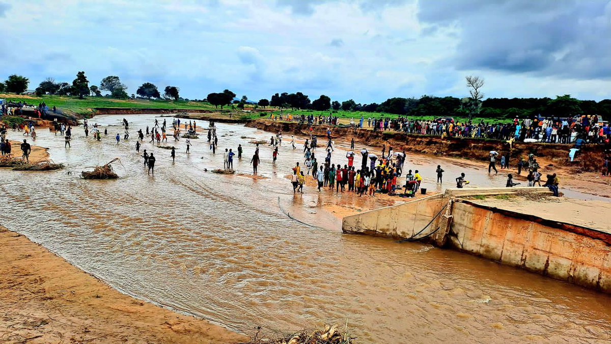 NEDCOfficialNg's tweet photo. The MD/CEO, Mohamed G Alkali, ED Operations Abdulsalam Y. Ahmed along side other Management staff of the Commission, have concluded an assessment tour of the Wagga-Madagali Bridge in Adamawa State which was destroyed by massive flood in the area. https://t.co/SVpEk44SOe