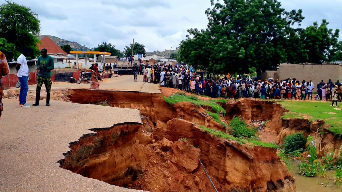 NEDCOfficialNg's tweet photo. The MD/CEO, Mohamed G Alkali, ED Operations Abdulsalam Y. Ahmed along side other Management staff of the Commission, have concluded an assessment tour of the Wagga-Madagali Bridge in Adamawa State which was destroyed by massive flood in the area. https://t.co/SVpEk44SOe