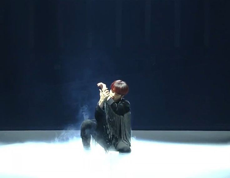 dailyjkpraise's tweet photo. #JUNGKOOK's professionalism on and off stage 

— A thread https://t.co/kj7JcTtysq