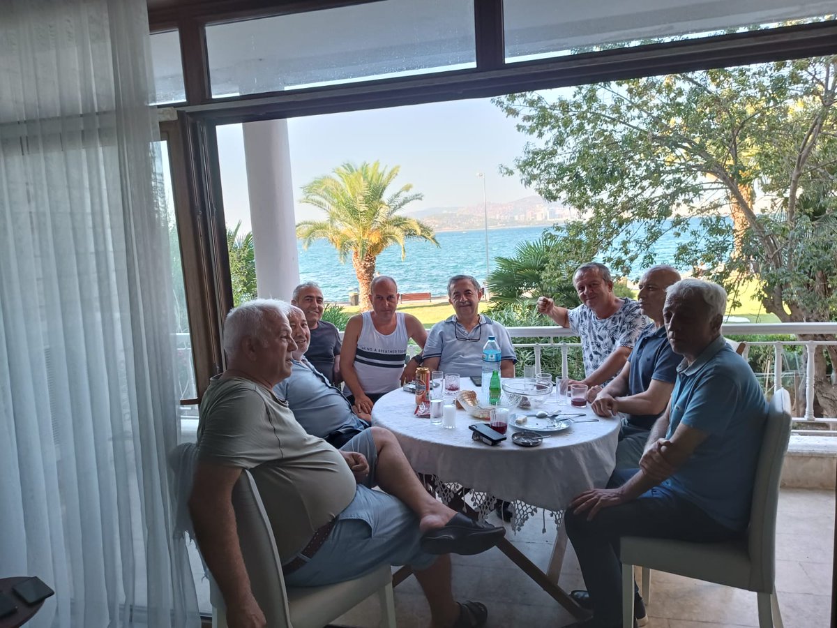 Erik,Asma ağacı altında ,çay ocağı önünde,pastane yanında,çorbacı Temel'in arkasında,İETT durağından sonra Marmaris boz burunda kuantum ve nano diyoruz.
<a href="/MP_ZekiCakir/">Mahmut Zeki ÇAKIR</a> <a href="/bayram_arslan_/">Bayram Arslan</a> <a href="/SelamiBakkal/">Selami Bakkal</a> <a href="/temelerdogan61/">T.ERDOĞAN</a> <a href="/gozutokozgur/">Özgür Gözütok</a>