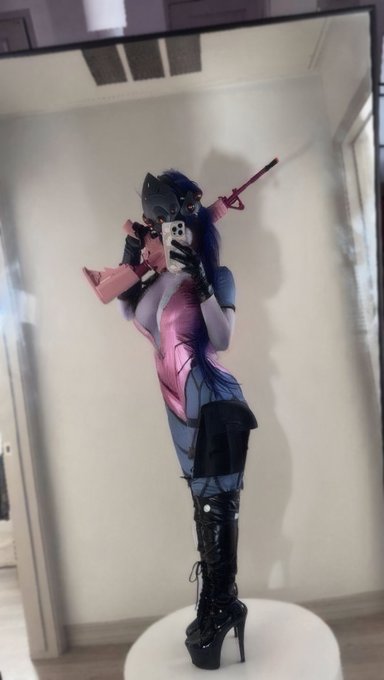 do you prefer widowmaker or dva ??️? https://t.co/wGy229saIA