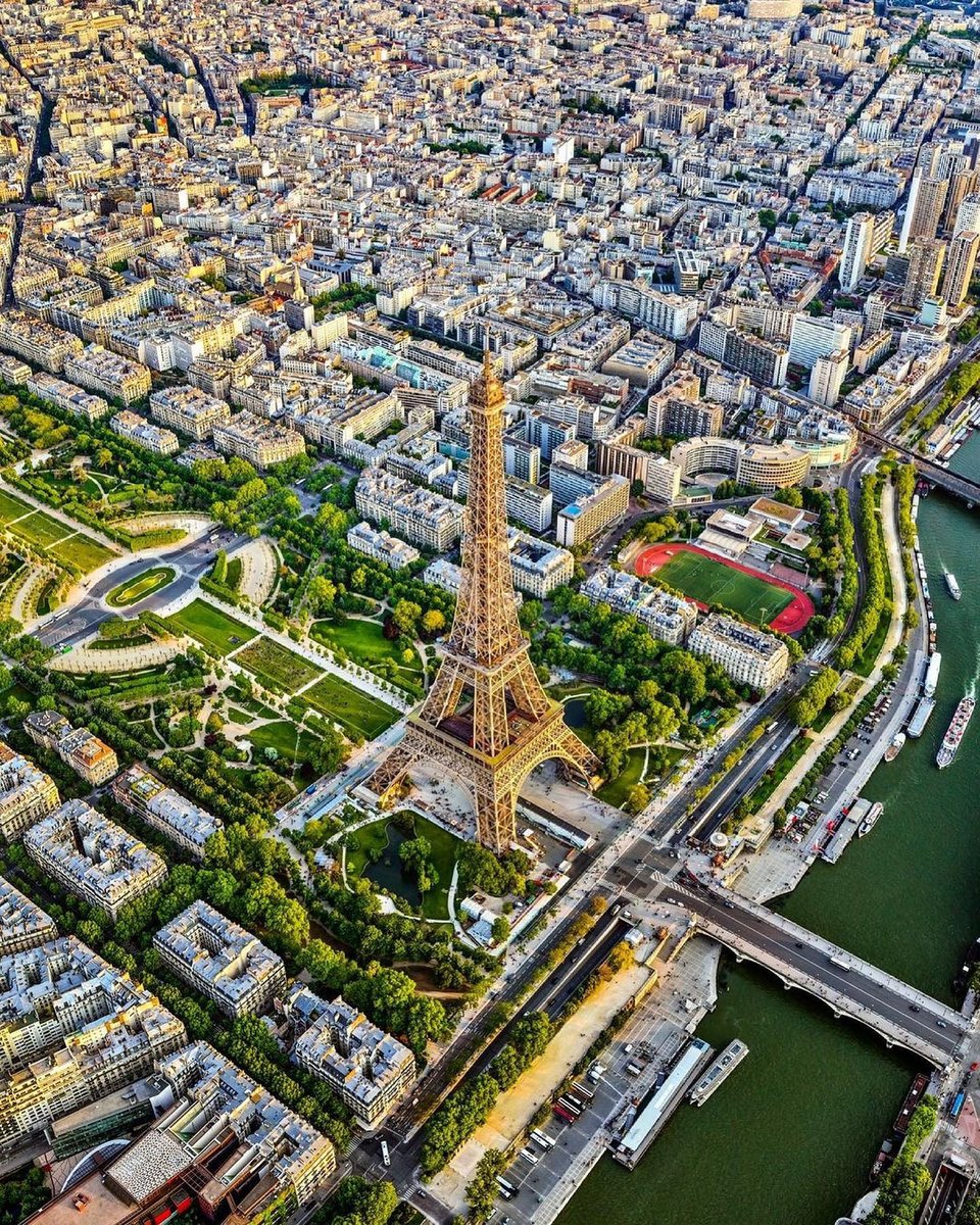 parametricarch's tweet image. Iconic structures of Paris from the air ✨🇫🇷

📸 Jeffrey Milstein

#parametricarchitecture #iconicstructures #paris #olympics #architecturephotography