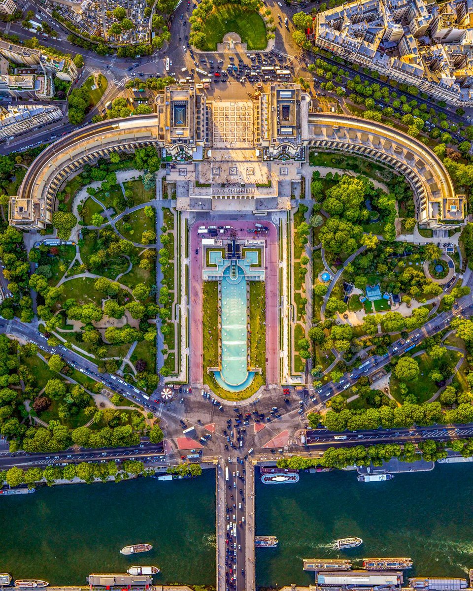 parametricarch's tweet image. Iconic structures of Paris from the air ✨🇫🇷

📸 Jeffrey Milstein

#parametricarchitecture #iconicstructures #paris #olympics #architecturephotography