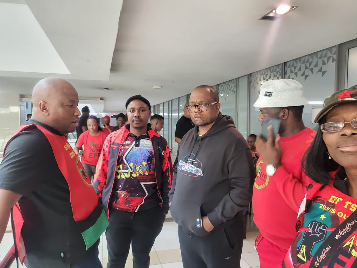 TshwaneEff's tweet photo. ♦️Happening Now♦️
The leadership of the EFF and EFF SC arriving at the Branch General Meeting to be addressed by Secretary General, Commissar Marshall Dlamini, in preparation for the Bi-Election in Ward 92. #EFF #BiElection #Ward92 https://t.co/9DhlSg6s73