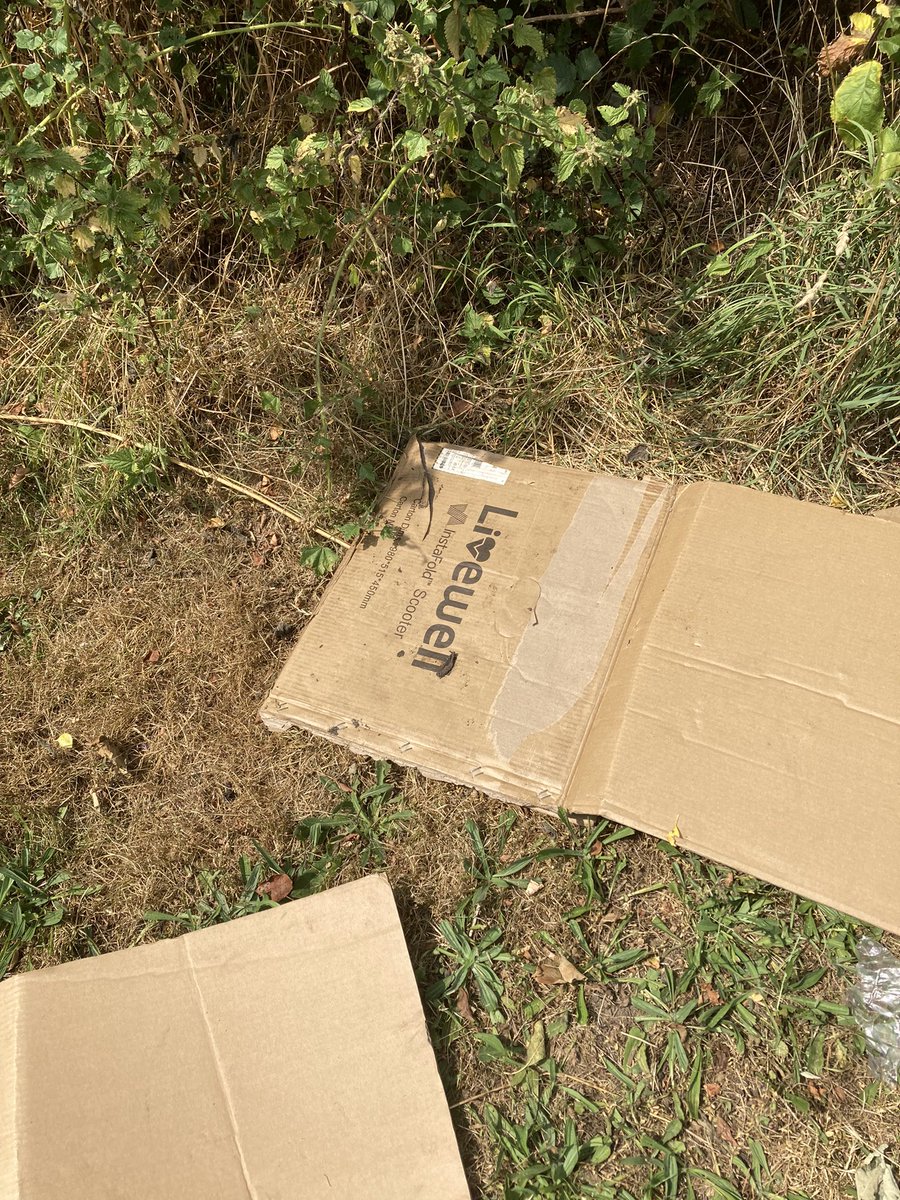 jxfile's tweet photo. @NorwichPoliceUK fly tipping is a crime yes?  After all you can then come get Burton x https://t.co/KAHSzhEcxO