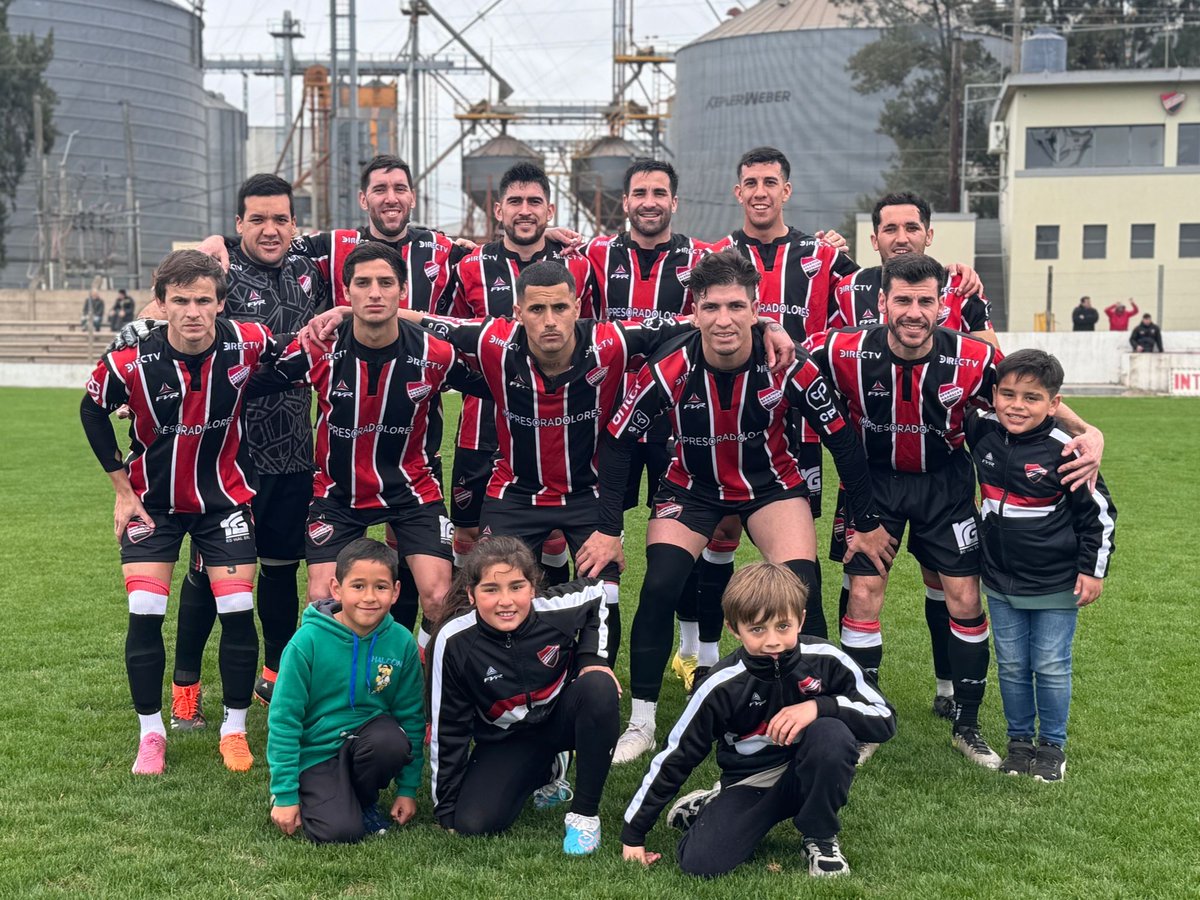 barracasdolores's tweet photo. #Local24 Comienza el partido de la Fecha 6 en el Piazze Barracas 0 Peñarol 0
#VamosCerealeros
🔴⚪⚫ https://t.co/Fzhpqjgv4i