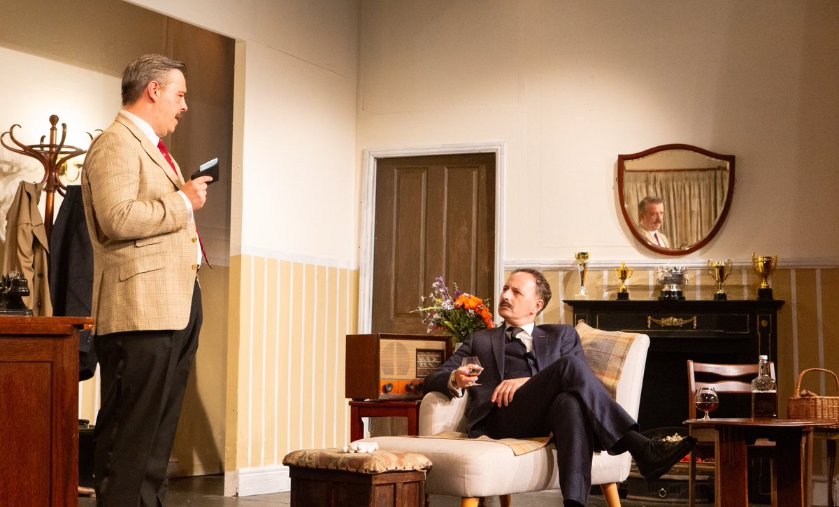 GilroyTheatre's tweet photo. Final 2 chances to see DIAL M FOR MURDER this week!

@marinetheatre 
Marine Theatre, Lyme Regis, Dorset

Monday 19th August 7.30pm
Tuesday 20th August 7.30pm

https://t.co/hoTd5X9kIk

Photos by https://t.co/cS4WCjF48w https://t.co/w2afrnuITe