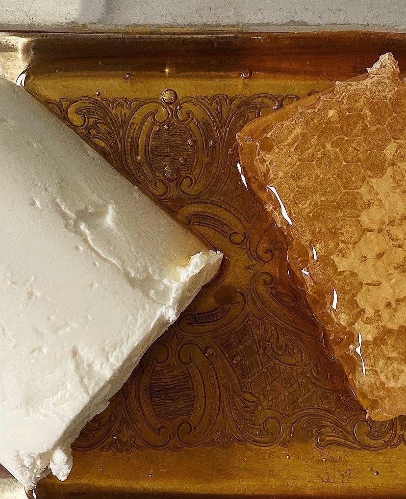 nomadaesthetic's tweet photo. Turkish 'Kaymak' and Honey🇹🇷 https://t.co/weINjAn3ET