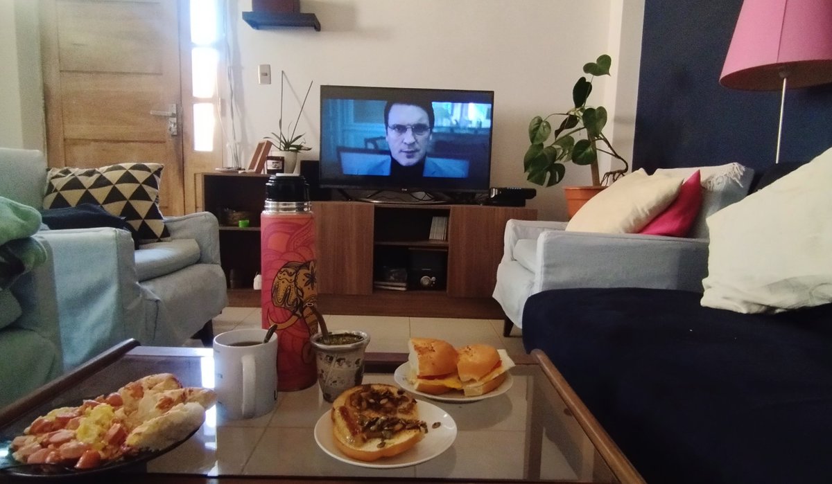 Libertad_M's tweet photo. Domingo desayuno para ver el último capítulo de #Privier en #Luzuproduce... 👌🏼😍 https://t.co/cc59ENgOWV