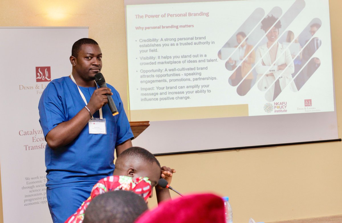 NkafuPolicyInst's tweet image. &amp;lt;&amp;lt; Ce que vous publiez sur les réseaux sociaux aujourd'hui peut vous nuire demain, alors faites attention à ce que vous exposez en ligne. &amp;gt;&amp;gt;
,a conseillé M. @Ittiabruno aux leaders émergents durant sa présentation sur comment #développer son image.

#EML2024 #BrandDevelopment