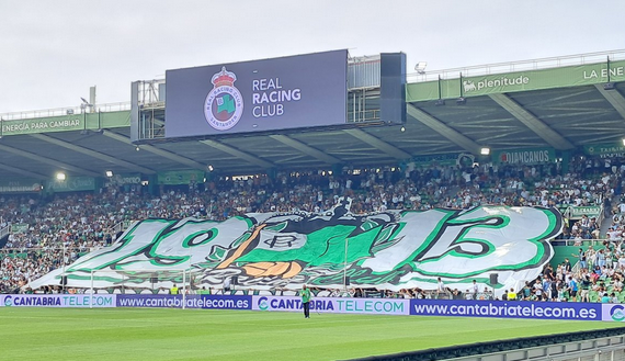 GradaBpro's tweet photo. 🧩 El Sardinero recibe al @realracingclub. Ambientazo otro día más.

📷 @JorgeBurilloo https://t.co/Odz5hMNPTW
