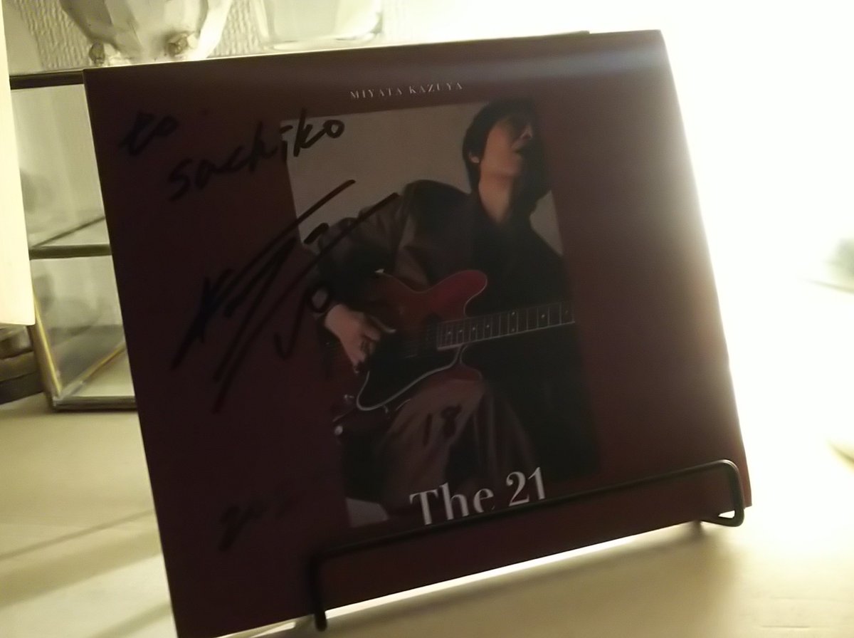 naturallysachi's tweet photo. 最高のライブとMCトーク😄ライブ後のサイン&握手会は和弥さんの声と顔が見れてドキドキ💓握手した手には良い香りがした(笑)素敵な夜をありがとうございました。友達も会えて色々お話して楽しかった。明日から仕事がんばれる🤣
#宮田和弥 #slowcamp #横浜 #dragonblue https://t.co/ur0Jh2VaiS
