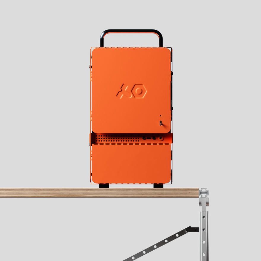 RasmusNielsen's tweet image. Computer, table, lamp.