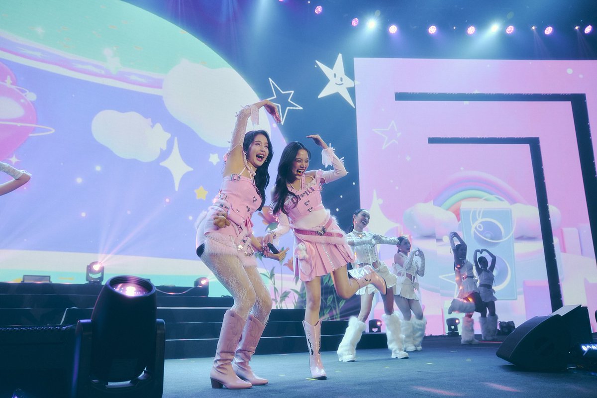 THE FREENAIRY ORACLE SAROCHA SOLO STAGE BIRTHDAY FAN MEETING” THE 