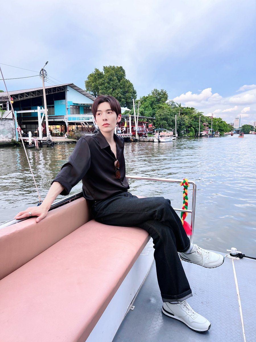 bigsuperstar24's tweet photo. Bangkok Journey🫶🏻
It's really fun💗

#ก่อนดอกไม้บาน 
#Meetyouattheblossom 
#花开有时颓靡无声 
#bigsuperstar 
#lile #leslie https://t.co/RPEZ1W70ad