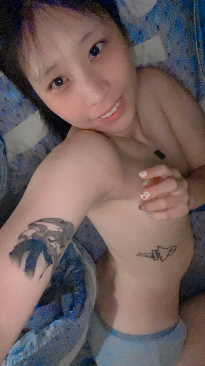 我覺得刺青刺側腰很～😛😛😛 https://t.co/mL2Fb5ipm5