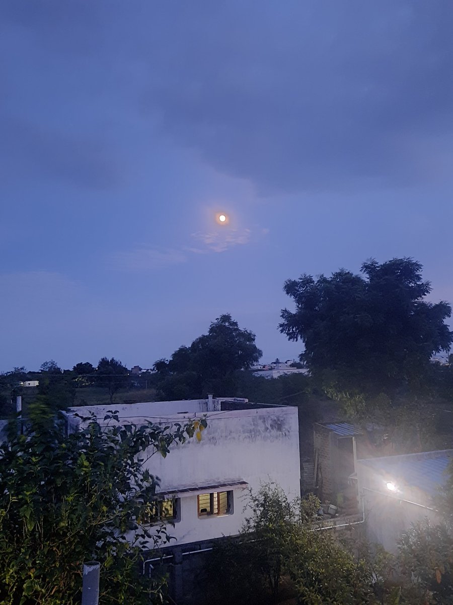 Im_sweeTsis's tweet photo. 🖤🌙🌝  
🎶bodhai... nee thanae... thalladuren naanae..🎼 https://t.co/4Kz891kxlU