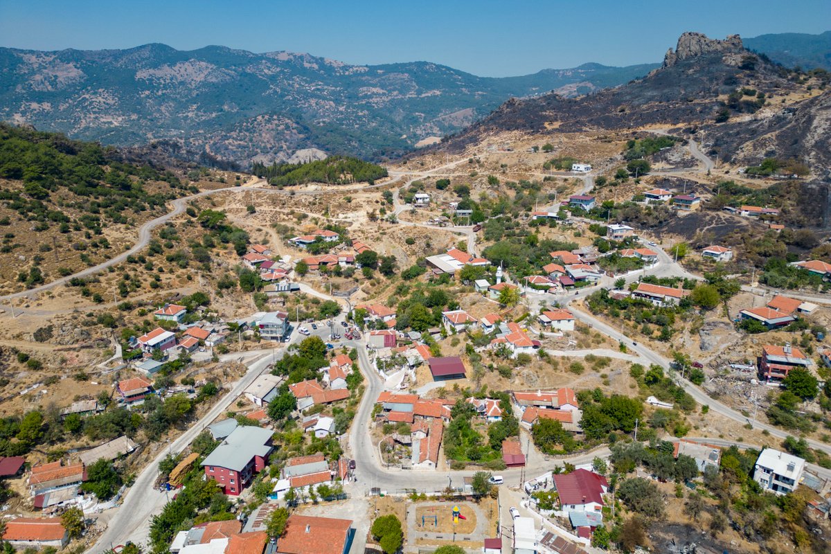 FulyaOzerkan's tweet photo. From paradise to hell: #Aegean village stunned after #Turkey #fire. our @AFP reportage from the village of Sancakli: https://t.co/DWjyEJFC4y 📸 by @yasinnakgul https://t.co/72SUnVf7da
