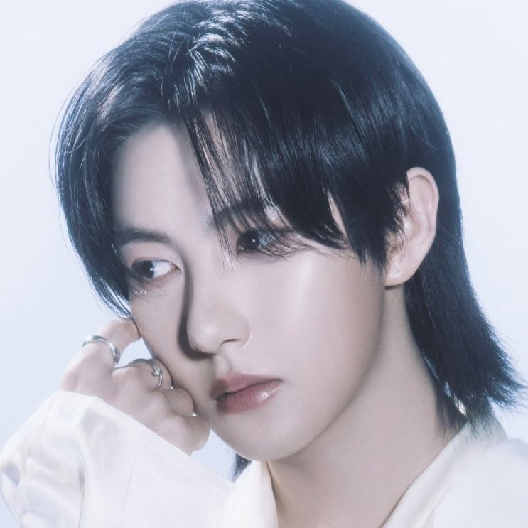 jjunilve's tweet photo. 장발도 너무 좋고 티존 너무 아름답고 얼굴선이 너무너무 예쁨….. https://t.co/gcr4np3SU2
