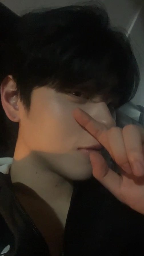 주완아 데뷔한 지 1000일 된 거 너무너무 축하해🩵 앞으로 행복하고 웃을 일만 있었으면 좋겠당 ( ¤̴̶̷̤́ ‧̫̮ ¤̴̶̷̤̀ )나한테 큰 행복이 되어줘서 너무 고마워💕 #차주완