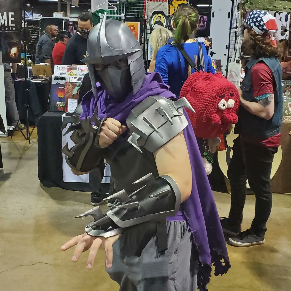 authorjaklore's tweet photo. Some of my favorites from Day 2. Today's the last day of FanExpo Chicago. Looking forward to seeing more awesome cosplays and people! https://t.co/NjgefpAiqG