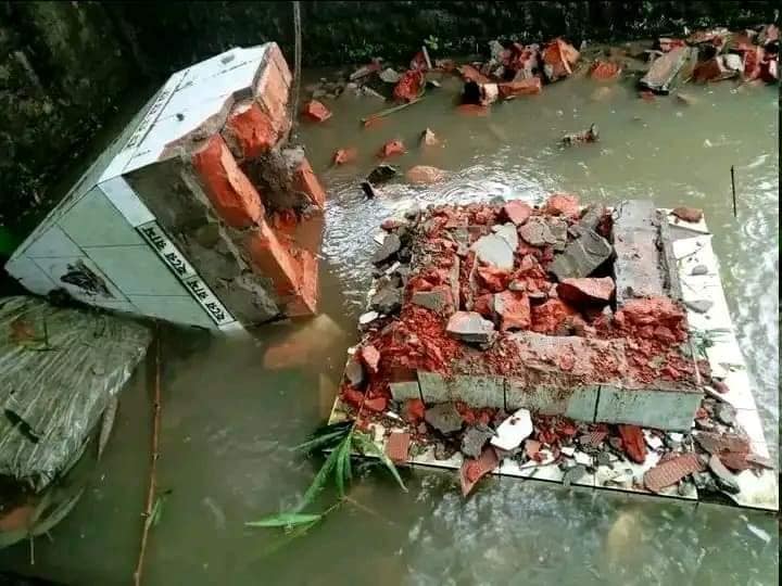 taslimanasreen's tweet photo. Burning-ground, or crematorium, Yadavpur, Farajibazar, 1 Narottam union, Kabirhat, Noakhali, Bangladesh.  16th August, 2024. https://t.co/xBeBj9MUBF