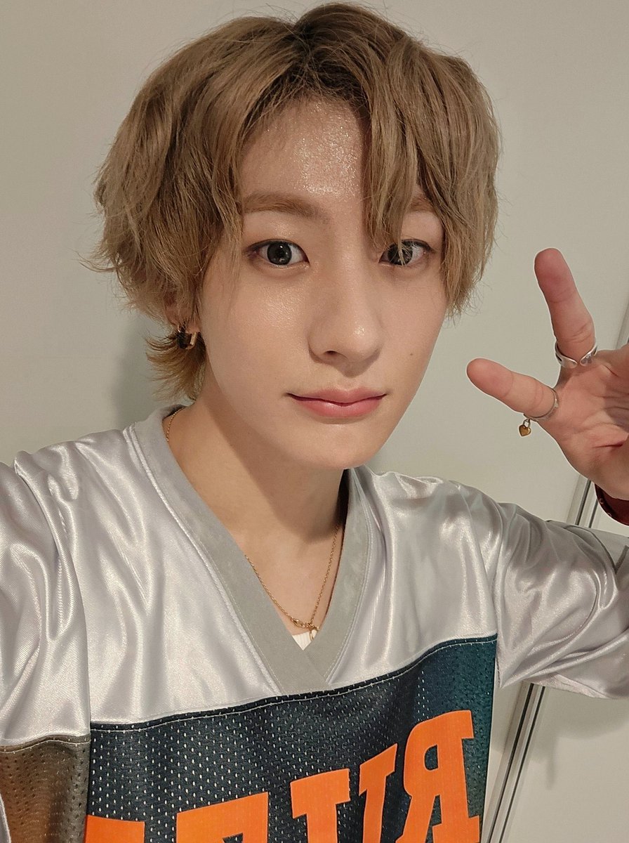 anton_neee's tweet photo. 볶머 진짜 조음 강아지같아 ㅠㅠ
셀카 기특해요 https://t.co/928bsmwTXj