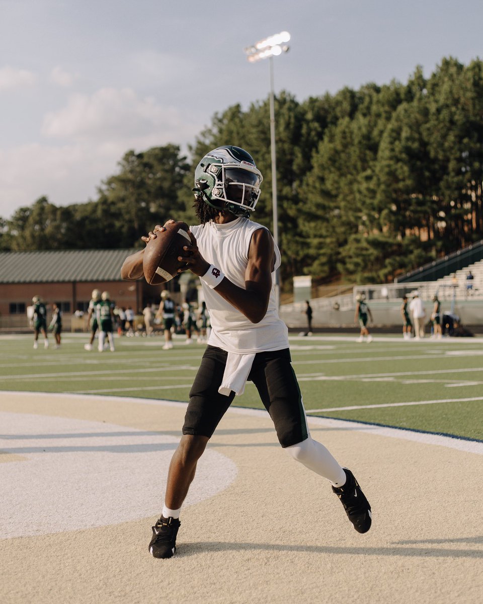 QB1_Cross's tweet image. Stood out like a nail, now I got a image to hold up❤️‍🔥 

@SwickONE8 @CollinsHillFB @EddieH3507 @CoachBeck56 @darealcoachcam1 @247sports @maxpreps @qbhitlist @coachcam_chill
@the006beast @speedygermana @deucerecruiting