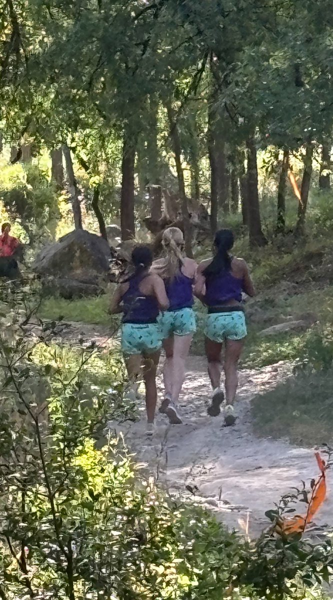 taylor_LT33's tweet photo. OXC ran hard and had fun on a tough Garner State Park course for our last early season meet! We had 8 girls medalists and 2 boys medalists. We also had fun running in our Chicken Leg brand shorts! Next up, Eldo! https://t.co/OsMfZwgCW9