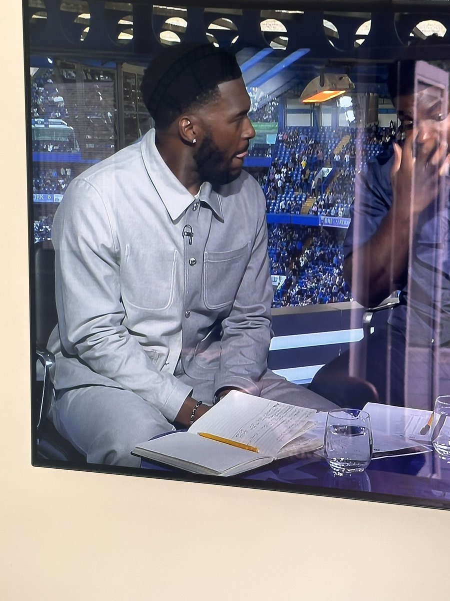 Blinds IN Glass 🟨 tweet media