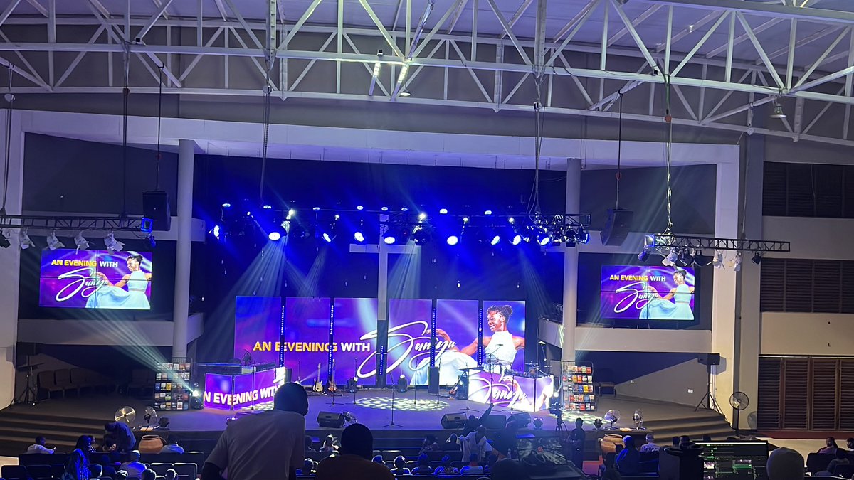SharonTees's tweet photo. #AnEveningWithSanyu Concert @worship_harvest  Naalya is off to a beautiful start! 🎶Where the Spirit of the Lord is, there is Glory, there is liberty🎶!! https://t.co/jPT1Hud0Oi