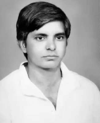 PratikVoiceObc's tweet photo. गरीबों के मसीहा पहचानिए कौन..? https://t.co/5jRisM51JU