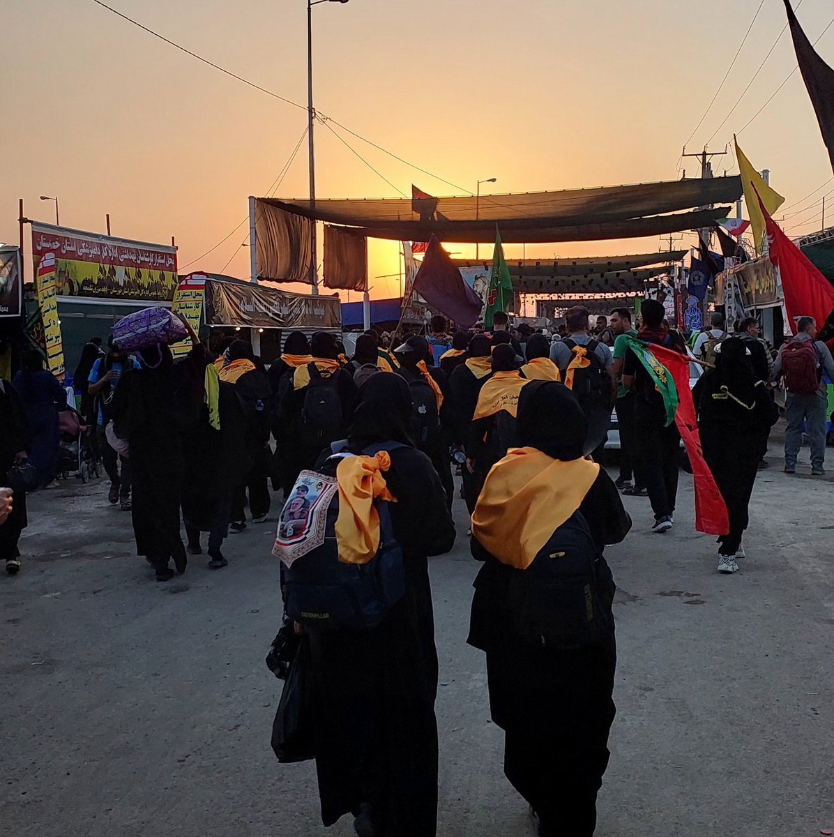 Banoo_At00sa's tweet photo. غروبِ شلمچه..
سنگ تمام می گذارد برای دلتنگی هایم❤️‍🩹
#کربلا_طریق_القدس
#مسیر_ظهور https://t.co/g3svfuJ0IO