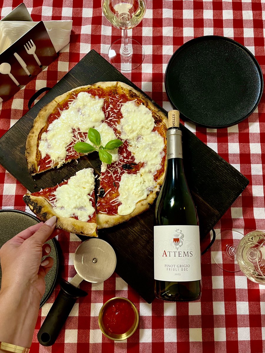 Pizza and Pinot 🇮🇹🍕🍇

instagram.com/p/C-z-oCSOZ2-/…