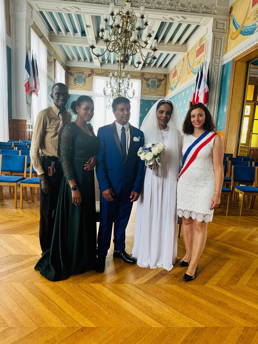 Ce fut un immense honneur d’avoir pu marier ce couple si aimant et courageux hier à la Mairie de Saint-Denis…