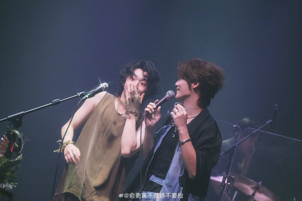 AlwaysYuGengyin's tweet photo. [20240818]weibo updated
.
(1/3)
เมื่อคืนไปเป็นเกสทัวร์ของ #YangRunze และ #WuDailin ผมรีบขึ้นเวที
ขอบคุณสองพี่น้องที่เชิญผมนะครับ
ไปเที่ยวกันต่อนะทุกคน
ผมหวังว่าเราจะมีเวทีที่ใหญ่กว่านี้ด้วยกัน
อาทิตย์หน้า 24 สิงหาคม ทัวร์ "อวี๋และฉันจะเที่ยวด้วยกัน" ✈️เจอกันที่สถานีจี่หนานนะครับ
.
©️俞更寅不傲娇不要抢
🔗 https://t.co/7K5Mvnn9Ph
#YUGENGYIN #俞更寅 #อวี๋เกิงหยิน