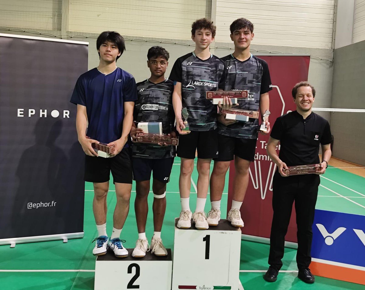 BadmintonHuesca's tweet photo. 🏸 INTERNACIONAL DE TALANCE 🏸

Nuestro jugador Gonzalo Isabal se hace con el campeonato en la modalidad de dobles. En mixtos cedió en semifinales.

Muchas felicidades Gonzalo! https://t.co/EawNqNxfJs