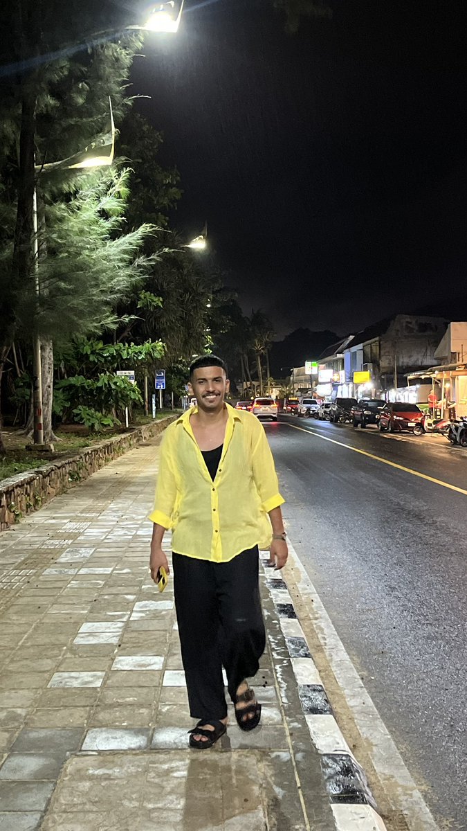 ___iii0iii's tweet photo. The sunset in Phuket is beautiful 💛💛. https://t.co/tDxj059Khc