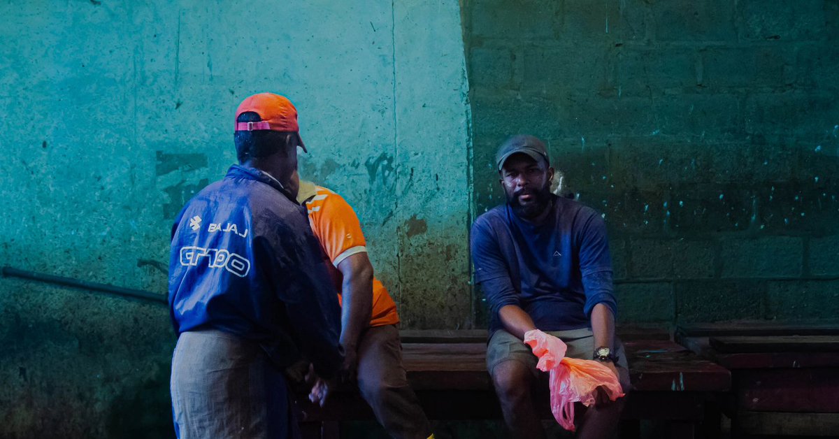 Pravthebear's tweet photo. Negambo Fish Market pt2
Salt and sea and color and texture
#photography #streetphotography #spontaneousportrait #negambo https://t.co/aMiRmfZUiR