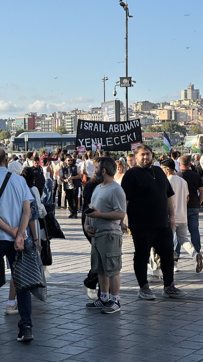 Demonstrators in front of Istanbul’s Grand Bazaar — a tourist hotspot — this evening singing, holding signs in Turkish and English that read “Israel, the USA, and NATO will be defeated.” 

Worth noting #Turkey is a NATO member.