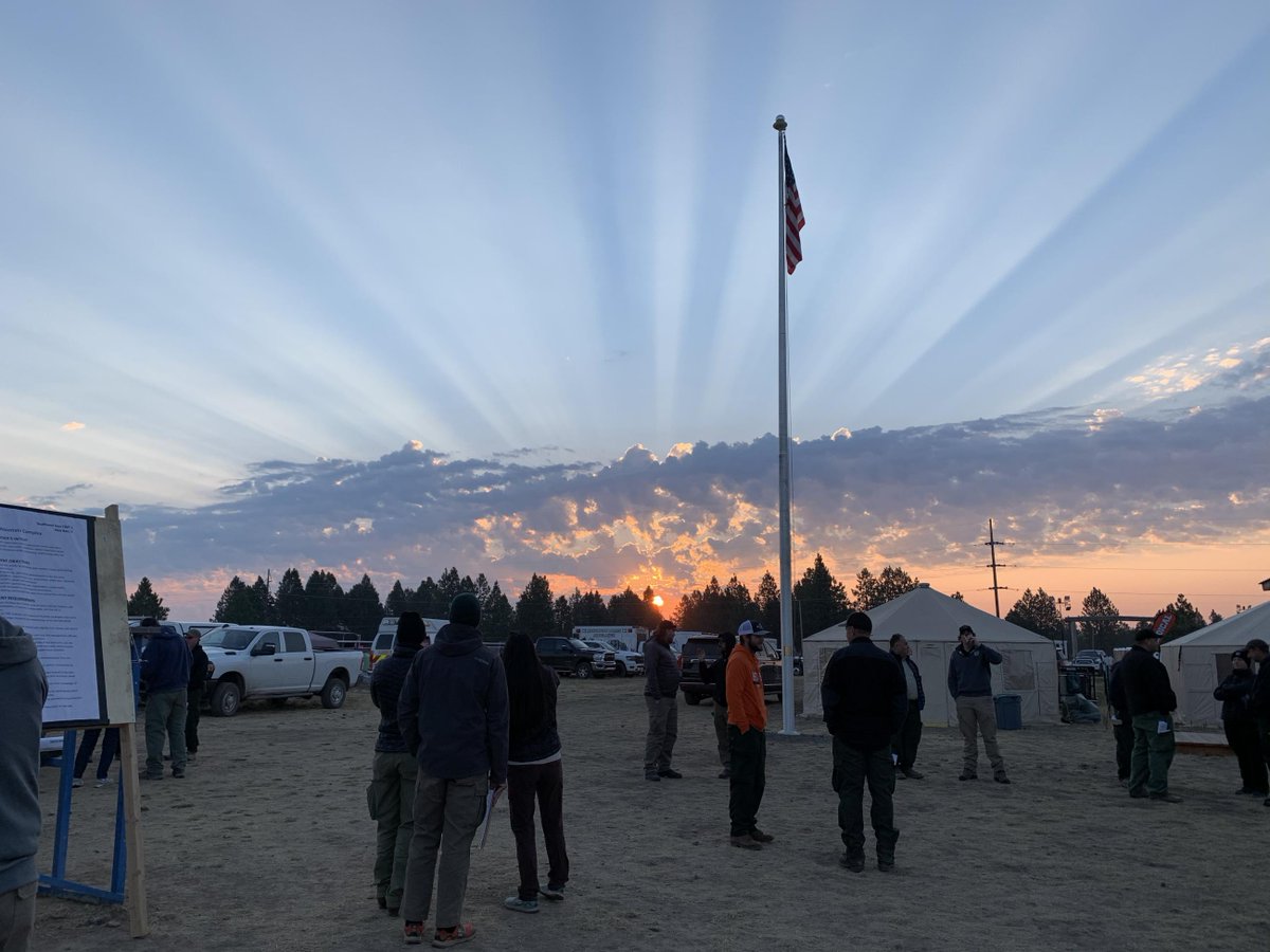 NIFC_Fire's tweet photo. #NationalFireNews: Aug 18, 2024. Current wildfires have burned 2,229,410 acres. 22,500 wildland #FirefightingResources are assigned to wildfires, including 21 complex and 6 Type 1 incident management teams, 502 crews, 1,034 engines, 118 helicopters, and four MAFFS. #FireYear2024 https://t.co/ife7XCEK6C