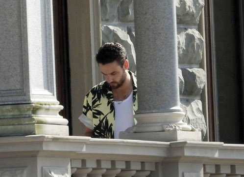 LPAHQ_'s tweet photo. 📸| Liam el viernes en Lago de Como.

©️backgrid https://t.co/6j9aqdBKPh