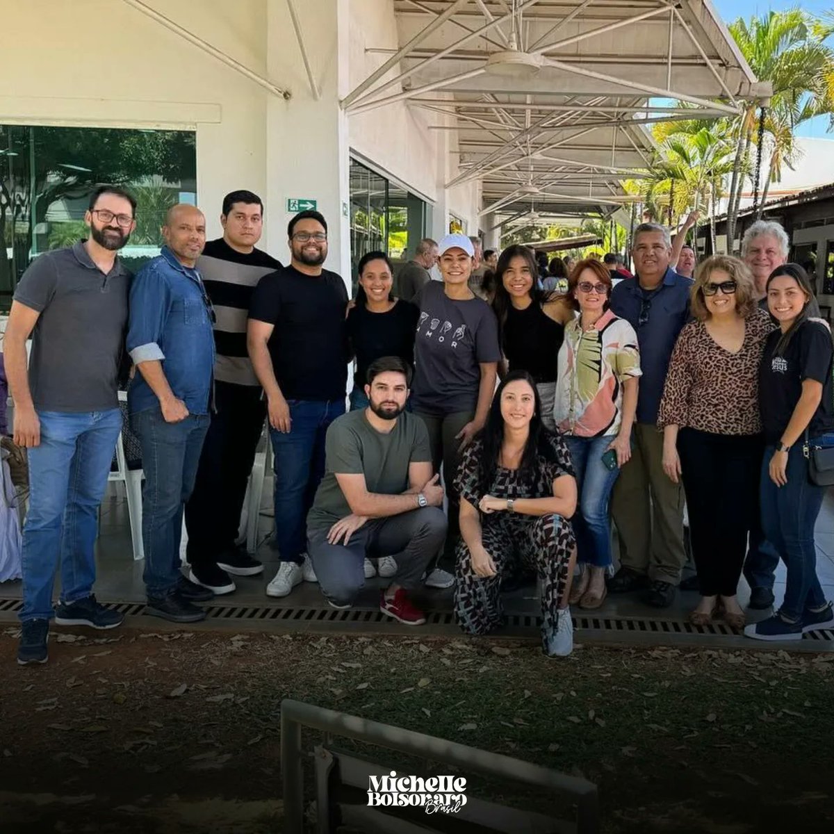 Alguns registros de Michelle Bolsonaro nesse sábado (17/08), durante o mutirão voluntário de fraldas da instituição Vila do Pequenino Jesus, que cuida de pessoas com deficiência física e intelectual. 🩵

📸 | Reprodução/IG